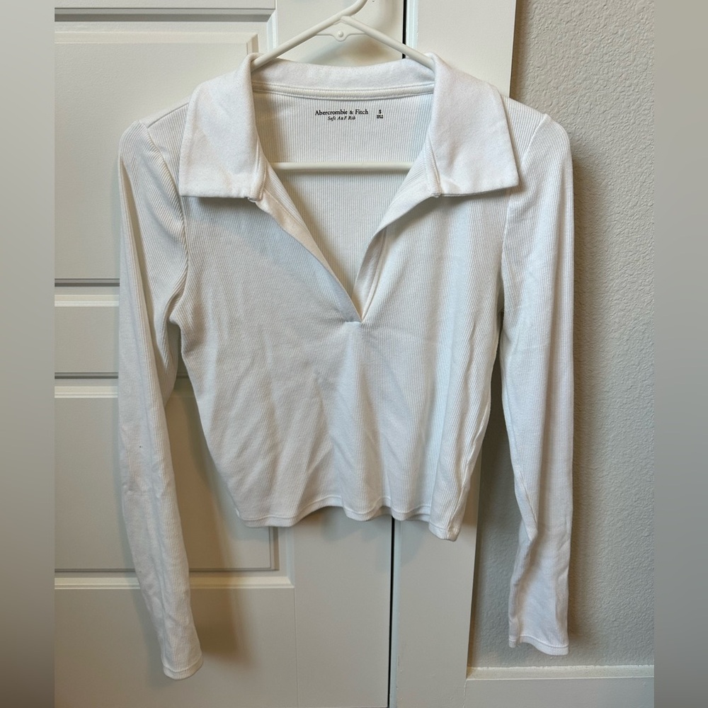 Abercrombie & Fitch Ribbed Long Sleeve Collared Crop Top